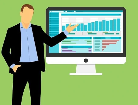 personnage montrant écran de statistiques